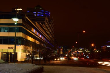 Astana içinde modern binalar gece