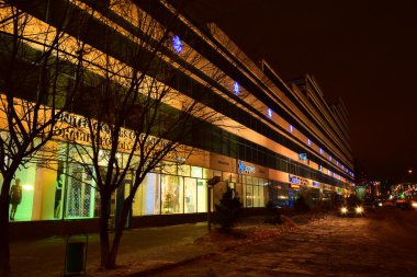 Astana içinde modern binalar gece