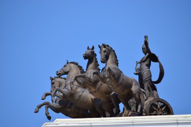 Quadriga üst kısmında Astana, Kazakistan'ın yeni Opera Binası