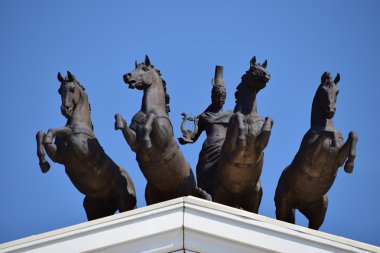 Quadriga üst kısmında Astana, Kazakistan'ın yeni Opera Binası