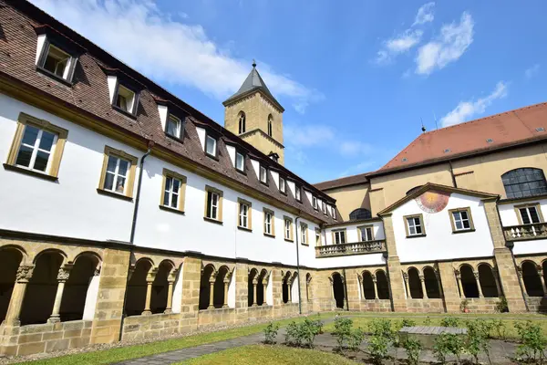 Wewnętrzny dziedziniec klasztoru Karmelitów w Bamberg, Niemcy — Zdjęcie stockowe