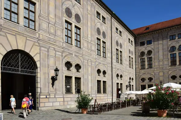 Vista en los patios interiores del Residence Palace (RESIDENZ) en Munich —  Fotos de Stock