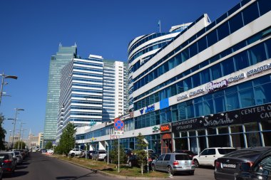 Astana, Kazakistan'ın modern binalar ile sokak görünümü