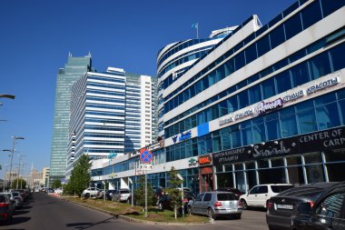 Astana, Kazakistan'ın modern binalar ile sokak görünümü