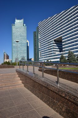 Astana, Kazakistan'ın modern binalar ile sokak görünümü