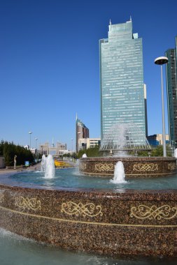 Astana, Kazakistan'ın modern binalar ile sokak görünümü