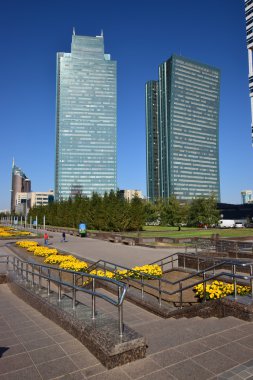 Astana, Kazakistan'ın modern binalar ile sokak görünümü