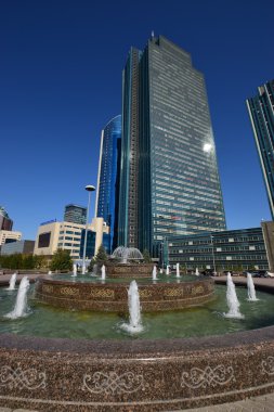 Astana, Kazakistan'ın modern binalar ile sokak görünümü