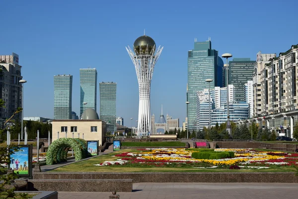 Vista de rua com edifícios modernos em Astana, Cazaquistão — Fotografia de Stock