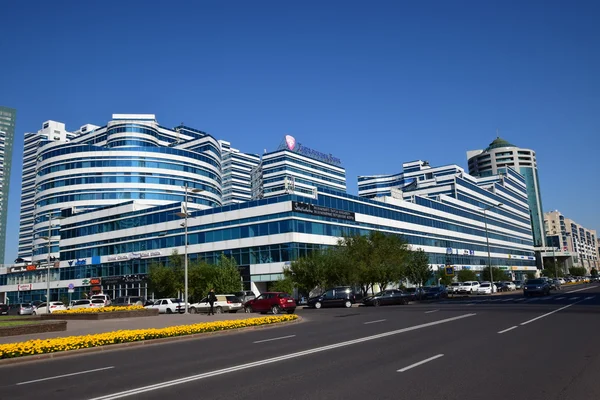 Vista sulla strada con edifici moderni ad Astana, Kazakistan — Foto Stock