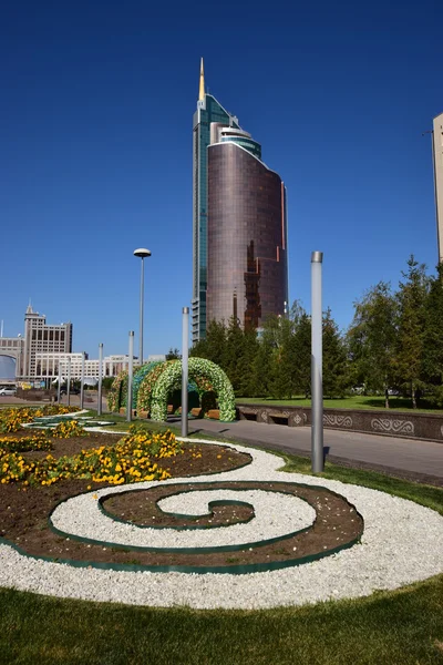Astana, Kazakistan'ın modern binalar ile sokak görünümü