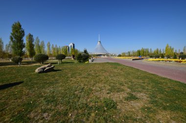 Astana Khan Shatyr alışveriş ve eğlence merkezinde görüntüleyin