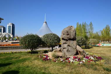 Astana Khan Shatyr alışveriş ve eğlence merkezinde görüntüleyin