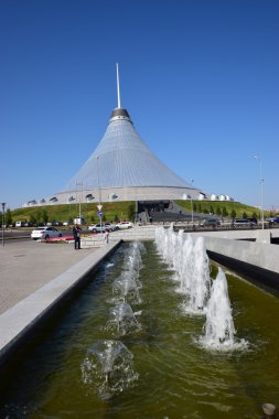 Astana Khan Shatyr alışveriş ve eğlence merkezinde görüntüleyin