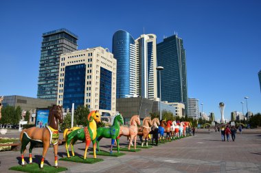 Astana, Kazakistan başkenti bir sokak görünümü