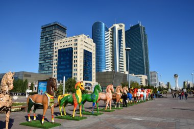 Astana, Kazakistan başkenti bir sokak görünümü