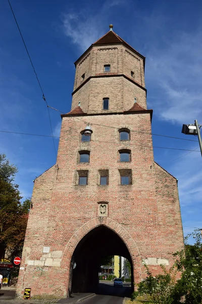 La torre y puerta de JAKOBERTOR en Augsburgo, Alemania — Foto de Stock