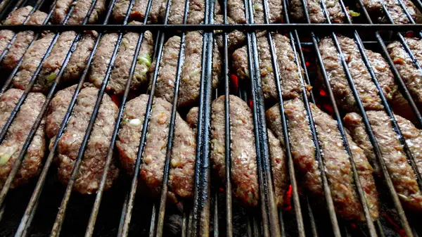 Grilled Meatballs Hot Flaming Charcoal Grill — Stock Photo, Image