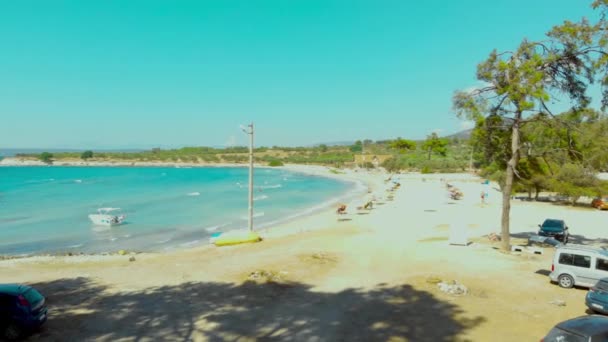 Flygfoto Över Vit Strand Och Turkost Vatten Landskap Blåsig Sommardag — Stockvideo