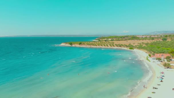 Vista Aérea Praia Branca Paisagem Aquática Turquesa Dia Ventoso Verão — Vídeo de Stock