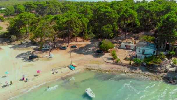Türkiye Nin Didim Kentinde Rüzgarlı Bir Yaz Gününde Beyaz Sahil — Stok video