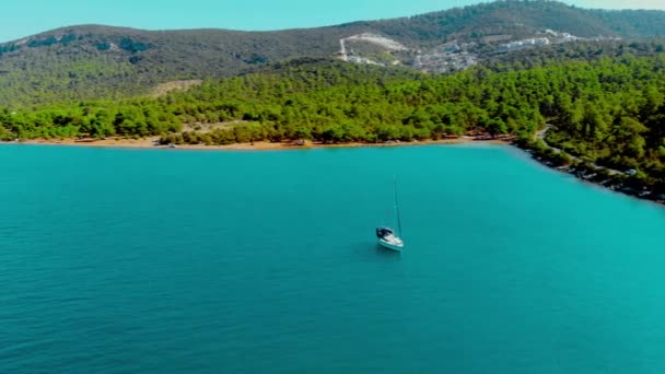 Paisaje Aéreo Bahía Verde Akbuk Con Estacionamiento Veleros Medio Del — Vídeo de stock