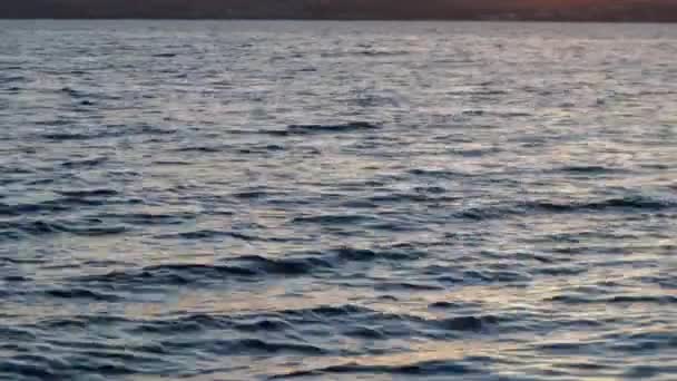 Pomarańczowy Zachód Słońca Nad Morzem Słońce Horyzontem Morskim Złote Odbicie — Wideo stockowe