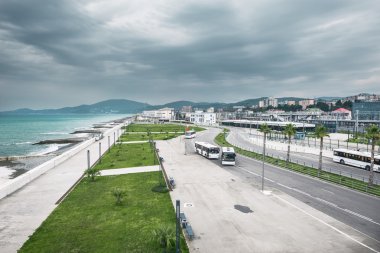 Adler tren istasyonu tarafından kare.