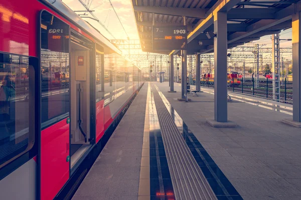 Tren platformu tarafından standları.