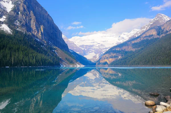 Jezioro Louise w Parku Narodowym Banff. — Zdjęcie stockowe