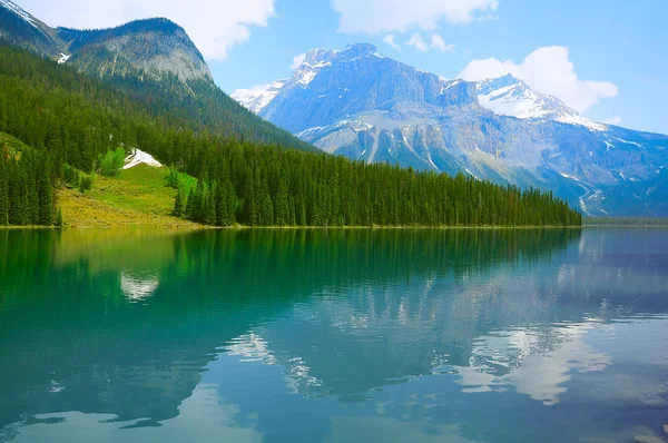 Herbert jezero. Národní park Yoho. — Stock fotografie