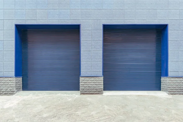 Metalen blauwe poorten. — Stockfoto
