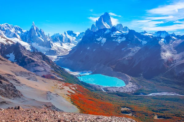 Paysage incroyable avec les montagnes Fitz Roy et Cerro Torre . — Photo