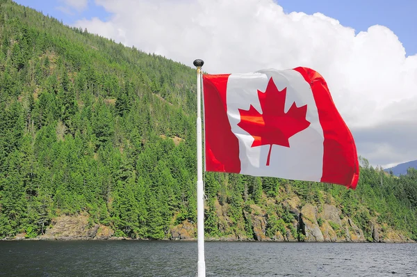 Bandeira do Canadá no navio . — Fotografia de Stock