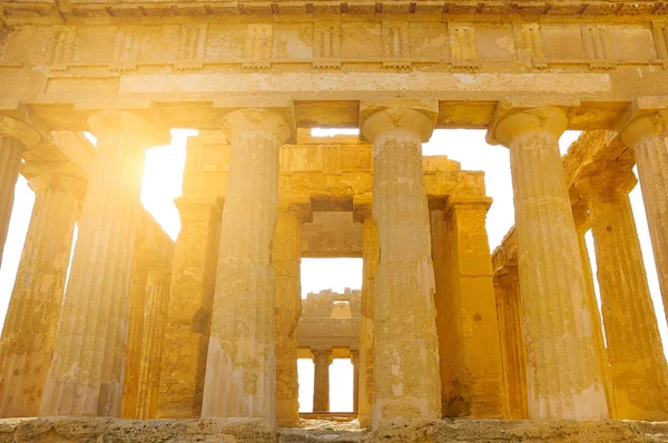 Ancien temple grec dans la vallée des temples . — Photo