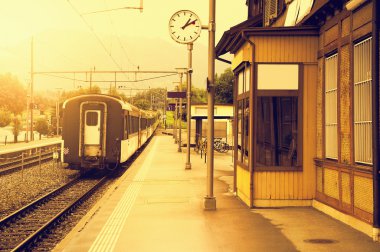 Son tren uzağa taşır.