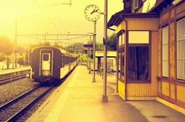 Son tren uzağa taşır.