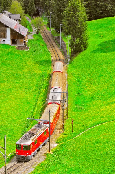 Tren de pasajeros. Suiza . —  Fotos de Stock