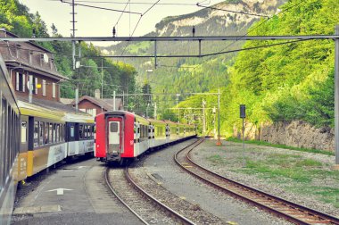 İki yolcu dişli tren