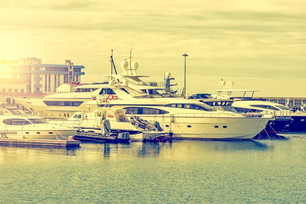 Many yachts in the port. — Stock Photo, Image