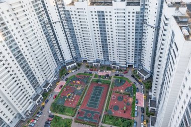 Yeni yerleşim yerinin apartmanları.