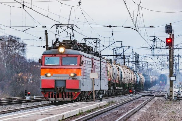 Φορτηγό Τρένο Κινείται Στο Σταθμό Τρανς Σιβηρικός Σιδηρόδρομος Ρωσία — Φωτογραφία Αρχείου