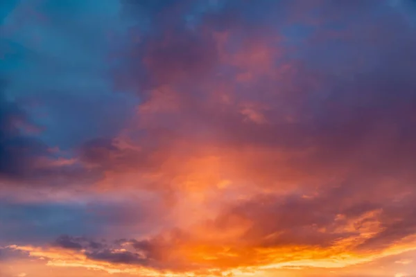 Incrível Paisagem Nublada Céu Pôr Sol Tempo Após Chuva — Fotografia de Stock