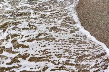 Akşam vakti deniz suyunun dalgası.