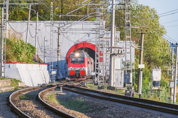 Passagierstrein Vertrekt Uit Tunnel Sotsji Rusland — Stockfoto