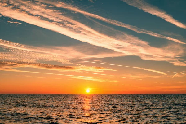 Cielo Atardecer Sobre Tranquila Superficie Del Mar Sochi Rusia — Foto de Stock