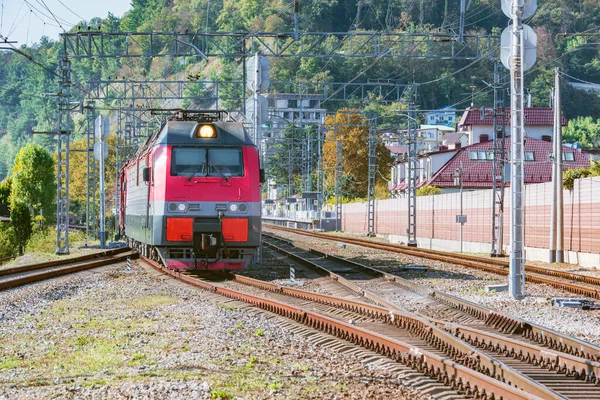 Tren Carga Mueve Través Estación Dagomys Sochi Rusia — Foto de Stock