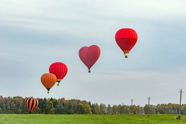 Hőlégballonok Reggeli Repülése Vidék Felett — Stock Fotó