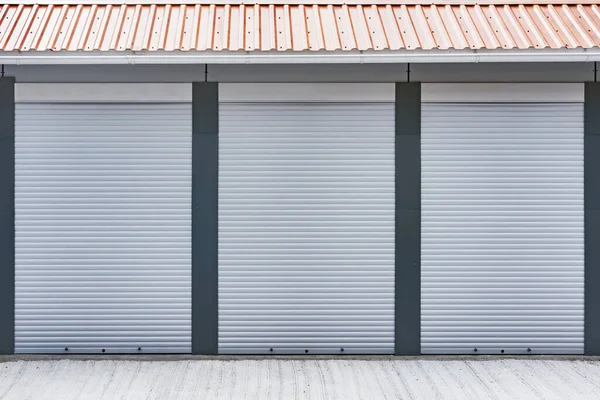 店内の金属灰色の門 — ストック写真