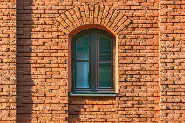 Zavřené Okno Staré Cihlové Budově — Stock fotografie